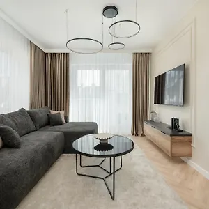Elegancki Z Parkingiem Blisko Starego Miasta By Renters Apartament