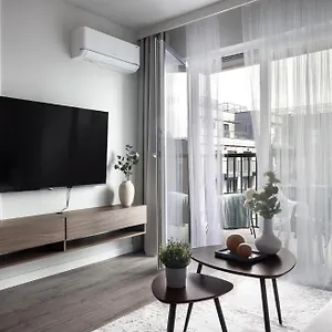 New #madalinskiego57 - Center, New Bulding, 2 Bedrooms, 2x Double Beds And A Fold-out Sofa, Separate Kitchen, Air Conditioning, Balcony, Underground Parking, Self Check In 24h, Internet, Netflix, Coffee Machine, Washing Machine,1 Km To The Railw Apartament